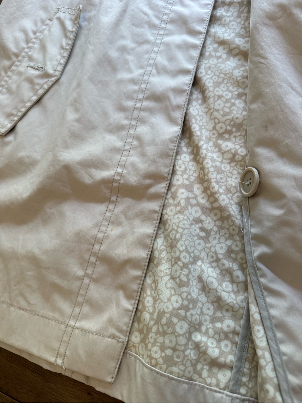 GAP Beige Rain Coat Trench Jacket Women’s XS Lightweight Button Front - Picture 11 of 15